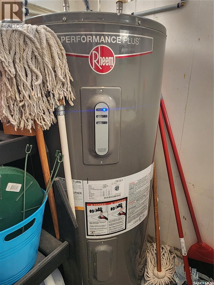 421 4Th Street, Chaplin, SK - Indoor Photo Showing Basement