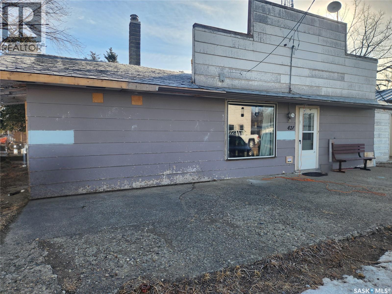 421 4Th Street, Chaplin, SK - Outdoor