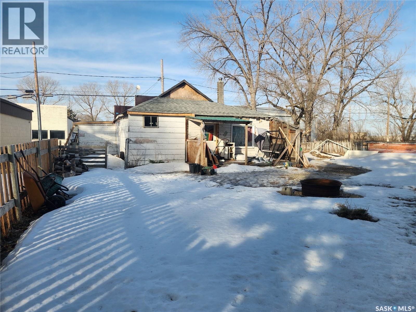421 4Th Street, Chaplin, SK - Outdoor