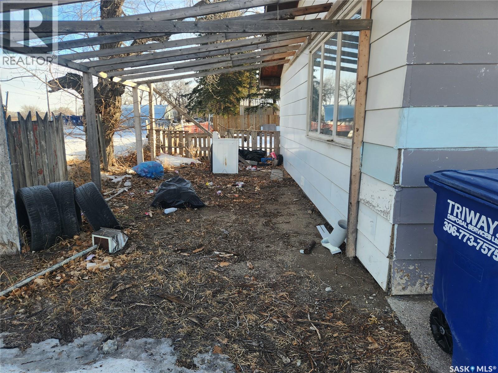 421 4Th Street, Chaplin, SK - Outdoor