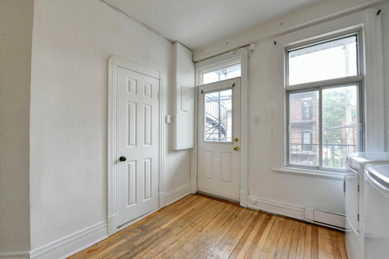 Cuisine - 8615 Rue St-Denis, Montréal (Villeray/Saint-Michel/Parc-Extension), QC - Indoor Photo Showing Other Room