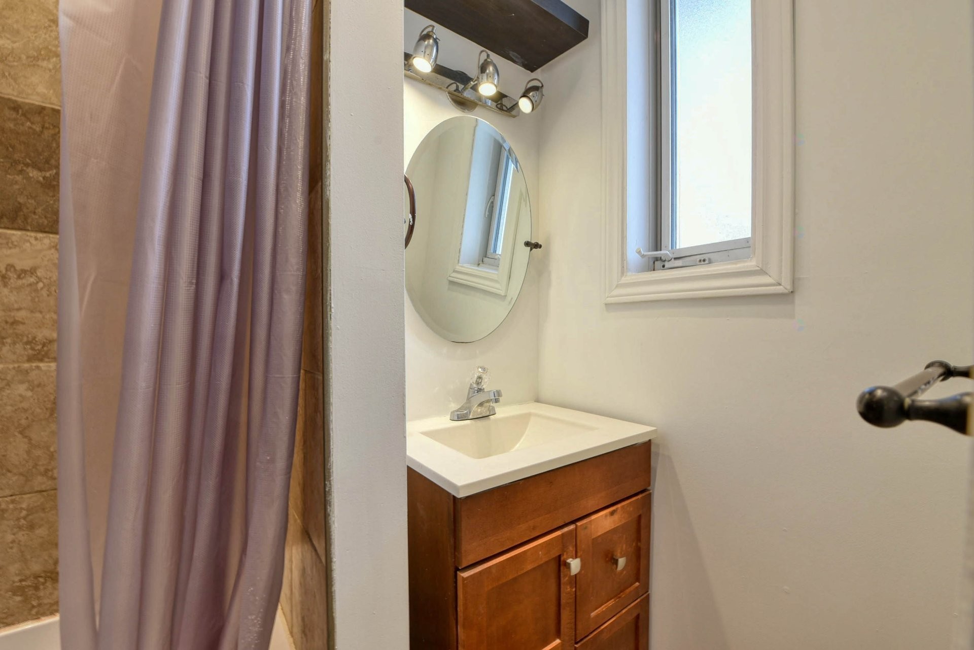 Bathroom - 8615 Rue St-Denis, Montréal (Villeray/Saint-Michel/Parc-Extension), QC - Indoor Photo Showing Bathroom