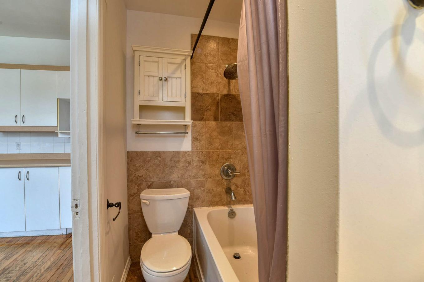 Salle de bains - 8615 Rue St-Denis, Montréal (Villeray/Saint-Michel/Parc-Extension), QC - Indoor Photo Showing Bathroom