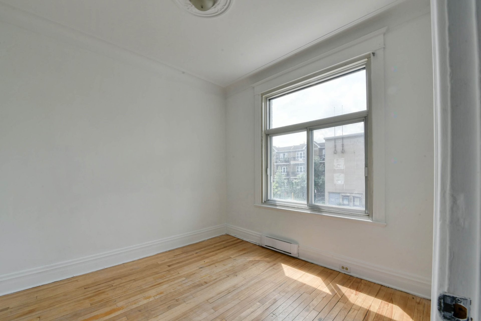 Bedroom - 8615 Rue St-Denis, Montréal (Villeray/Saint-Michel/Parc-Extension), QC - Indoor Photo Showing Other Room