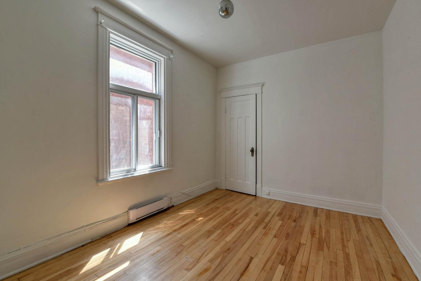 Chambre à coucher principale - 8615 Rue St-Denis, Montréal (Villeray/Saint-Michel/Parc-Extension), QC - Indoor Photo Showing Other Room