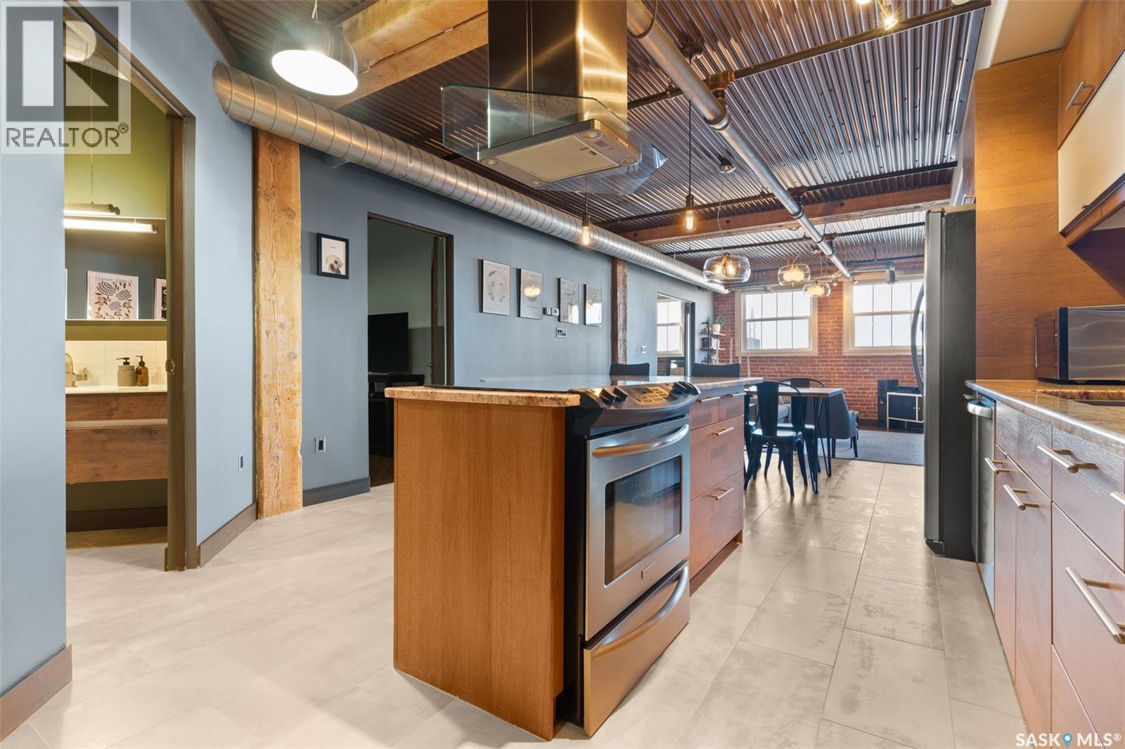 305 1275 Broad Street, Regina, SK - Indoor Photo Showing Kitchen
