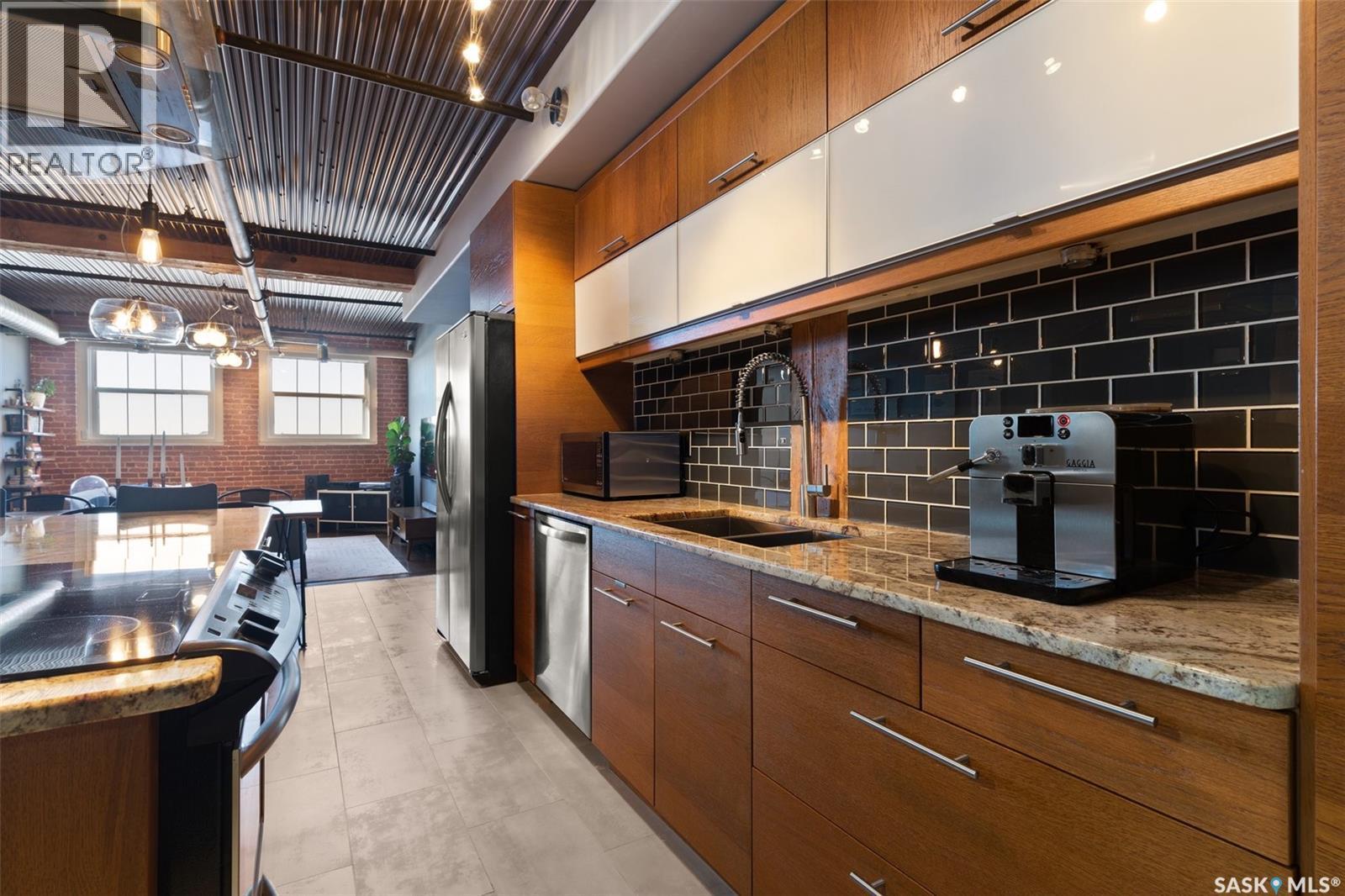 305 1275 Broad Street, Regina, SK - Indoor Photo Showing Kitchen