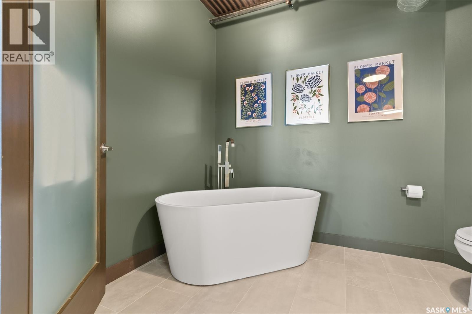 305 1275 Broad Street, Regina, SK - Indoor Photo Showing Bathroom