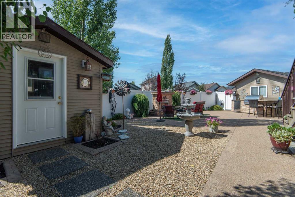 15 Volk Place, Red Deer, AB - Outdoor