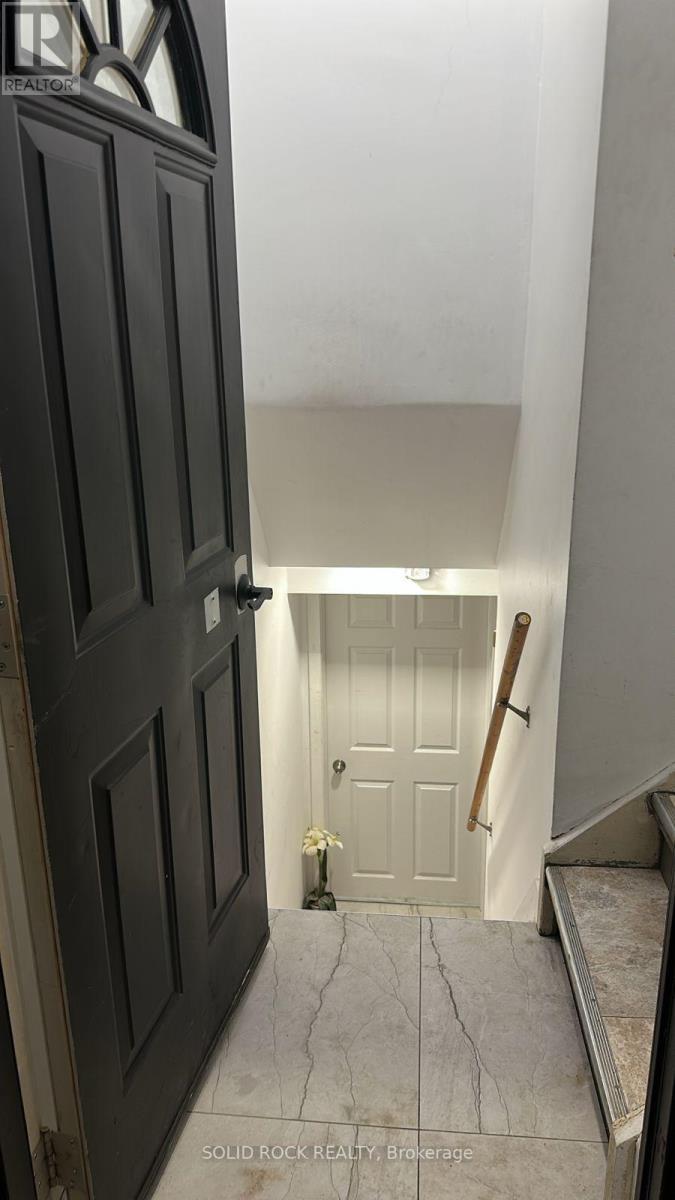 1678 Fisher Avenue, Ottawa, ON - Indoor Photo Showing Other Room