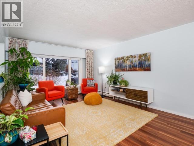 6 Tatchun Road, Whitehorse, YT - Indoor Photo Showing Living Room