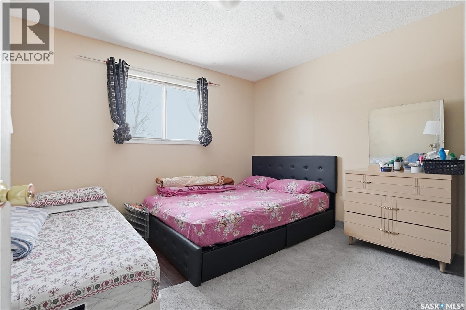 3523 Taylor Street E, Saskatoon, SK - Indoor Photo Showing Bedroom
