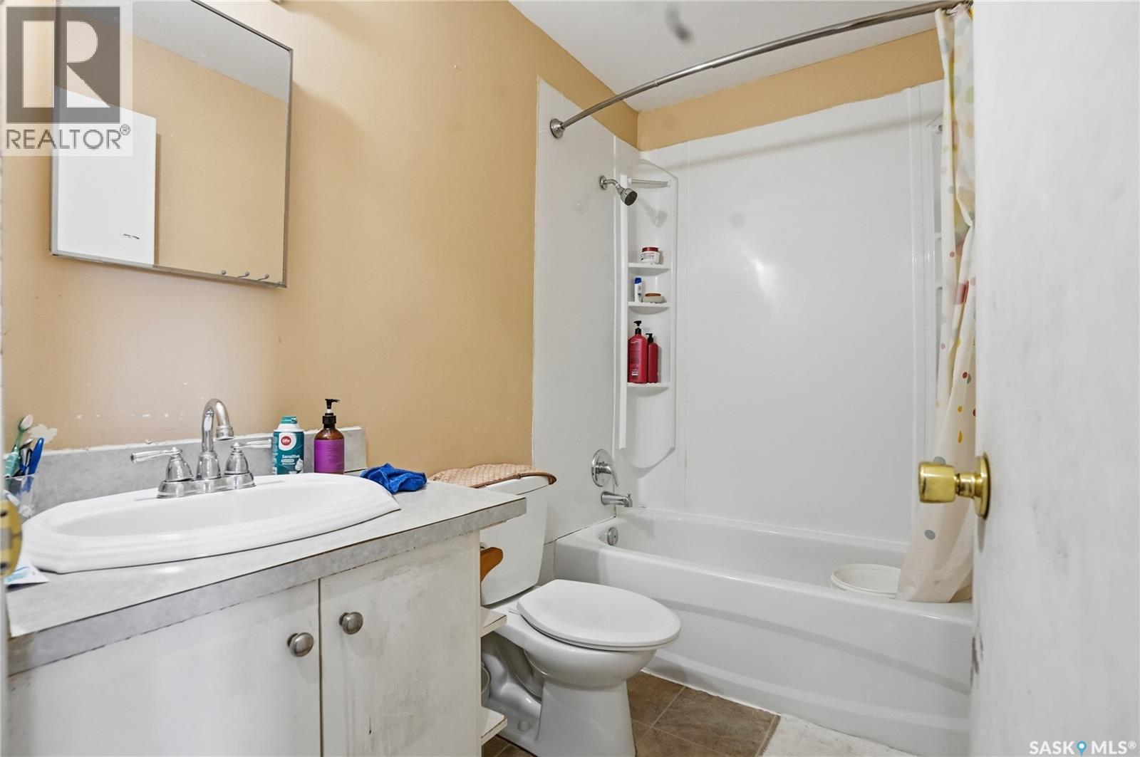3523 Taylor Street E, Saskatoon, SK - Indoor Photo Showing Bathroom