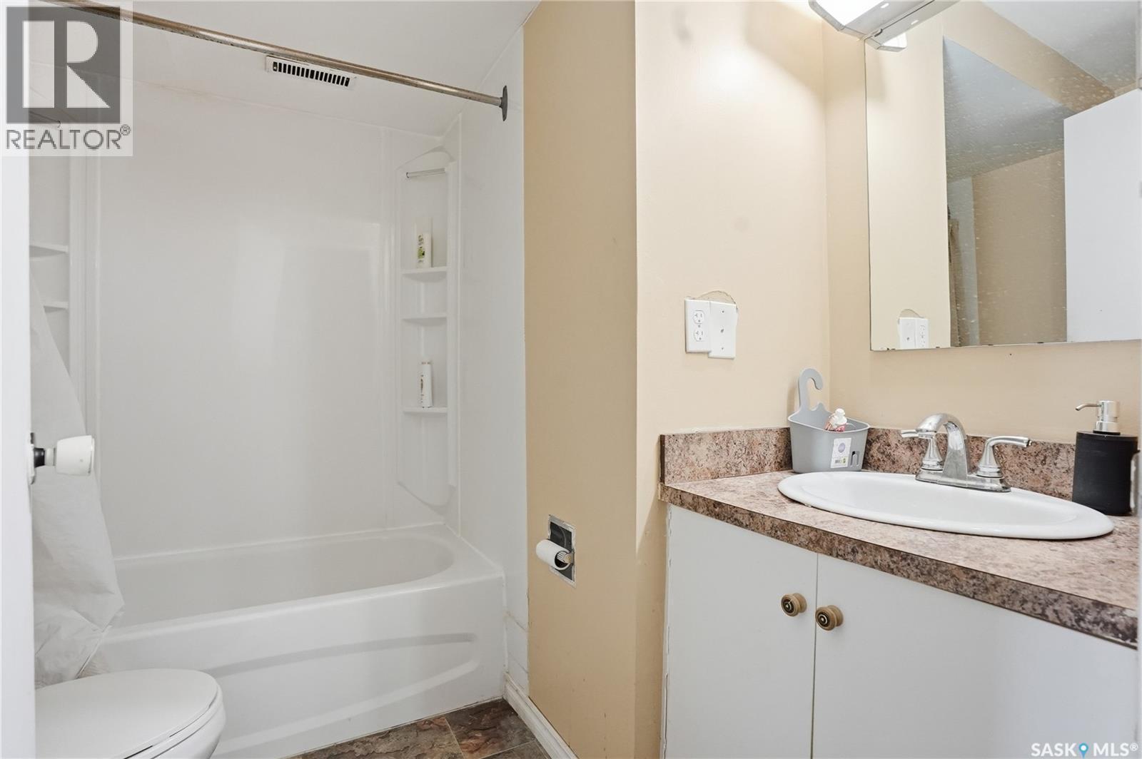 3523 Taylor Street E, Saskatoon, SK - Indoor Photo Showing Bathroom