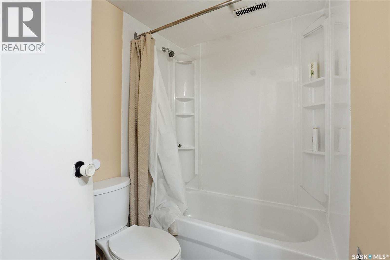 3523 Taylor Street E, Saskatoon, SK - Indoor Photo Showing Bathroom