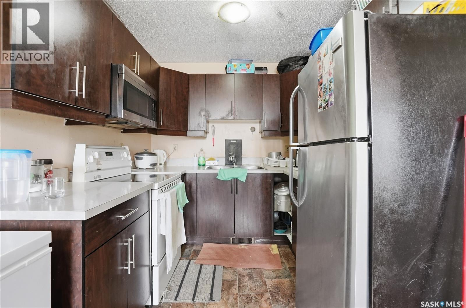 3523 Taylor Street E, Saskatoon, SK - Indoor Photo Showing Kitchen