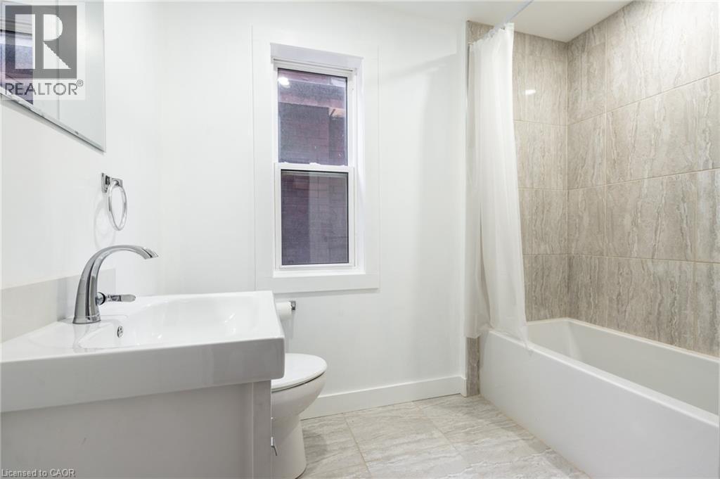 128 Hess Street N, Hamilton, ON - Indoor Photo Showing Bathroom