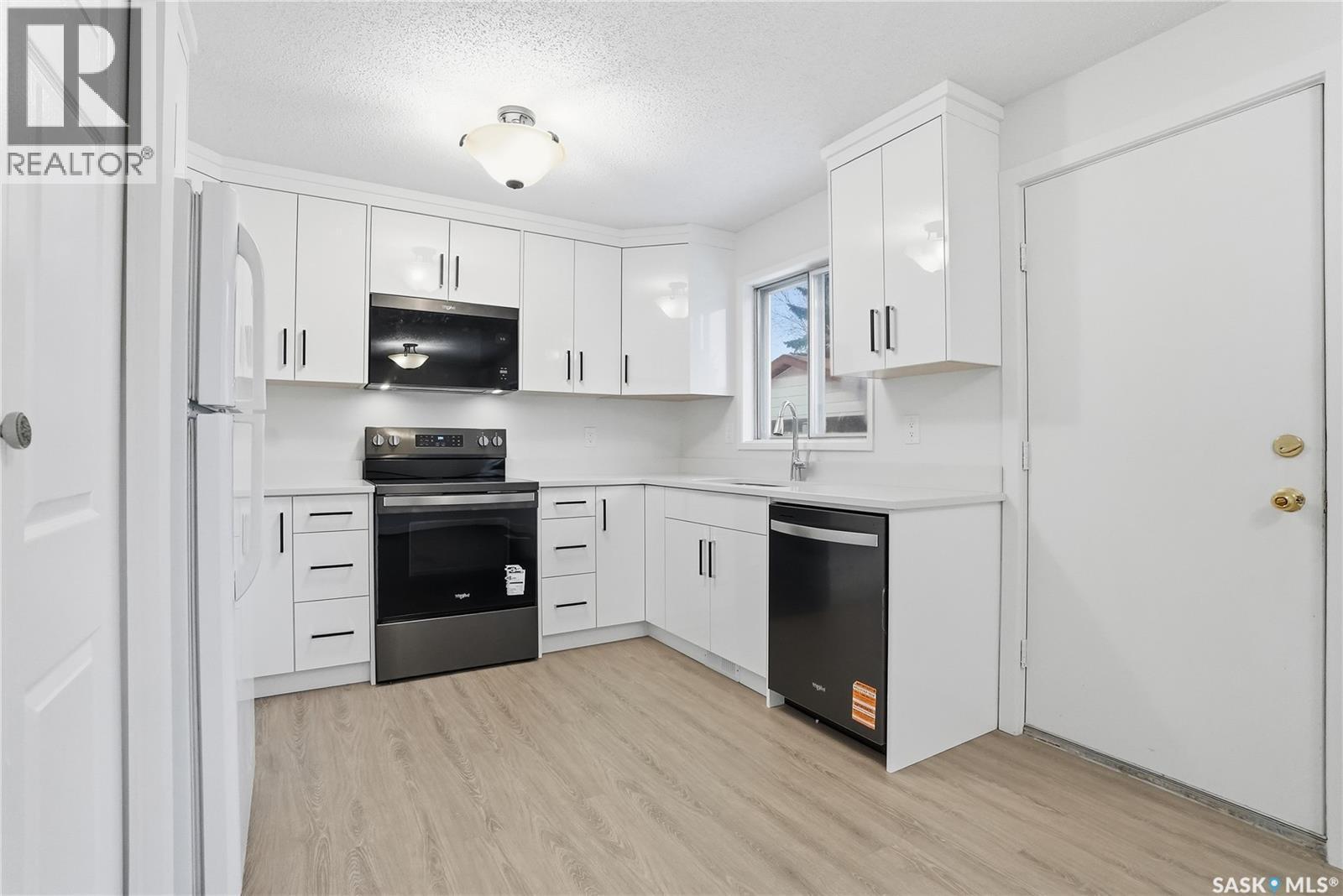 226 Stillwater Drive, Saskatoon, SK - Indoor Photo Showing Kitchen