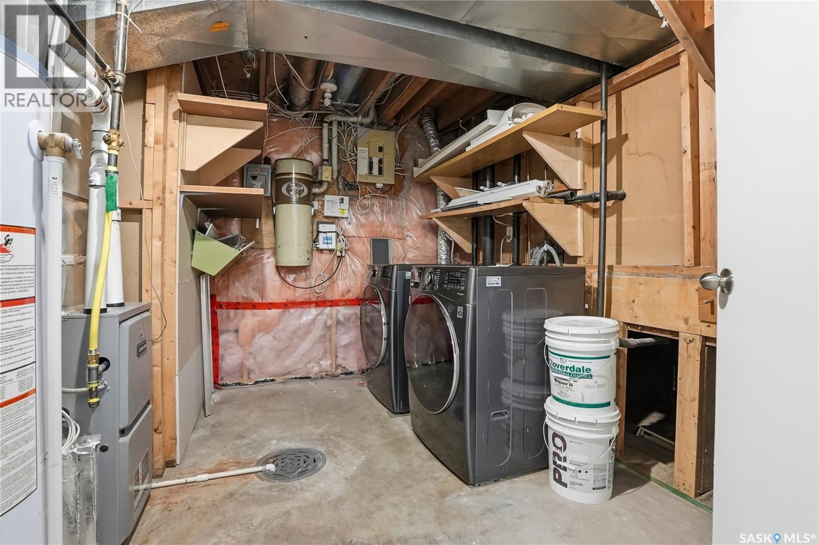 226 Stillwater Drive, Saskatoon, SK - Indoor Photo Showing Laundry Room