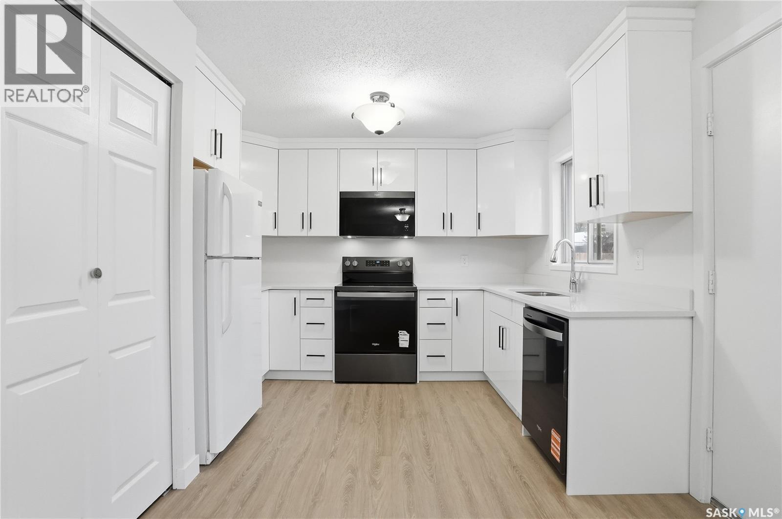 226 Stillwater Drive, Saskatoon, SK - Indoor Photo Showing Kitchen