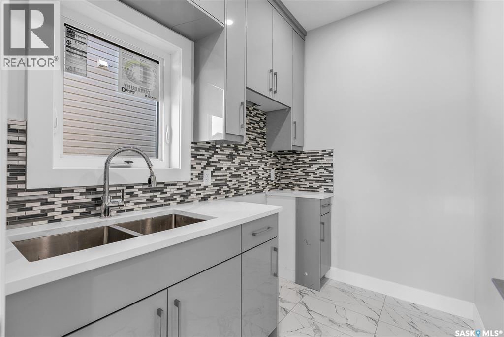 146 Sharma Lane, Saskatoon, SK - Indoor Photo Showing Kitchen With Double Sink With Upgraded Kitchen