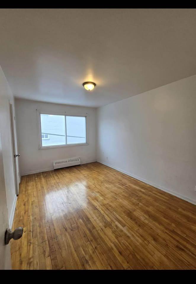 Chambre à coucher principale - 8-2520 Rue Sicard, Montréal (Mercier/Hochelaga-Maisonneuve), QC - Indoor Photo Showing Other Room