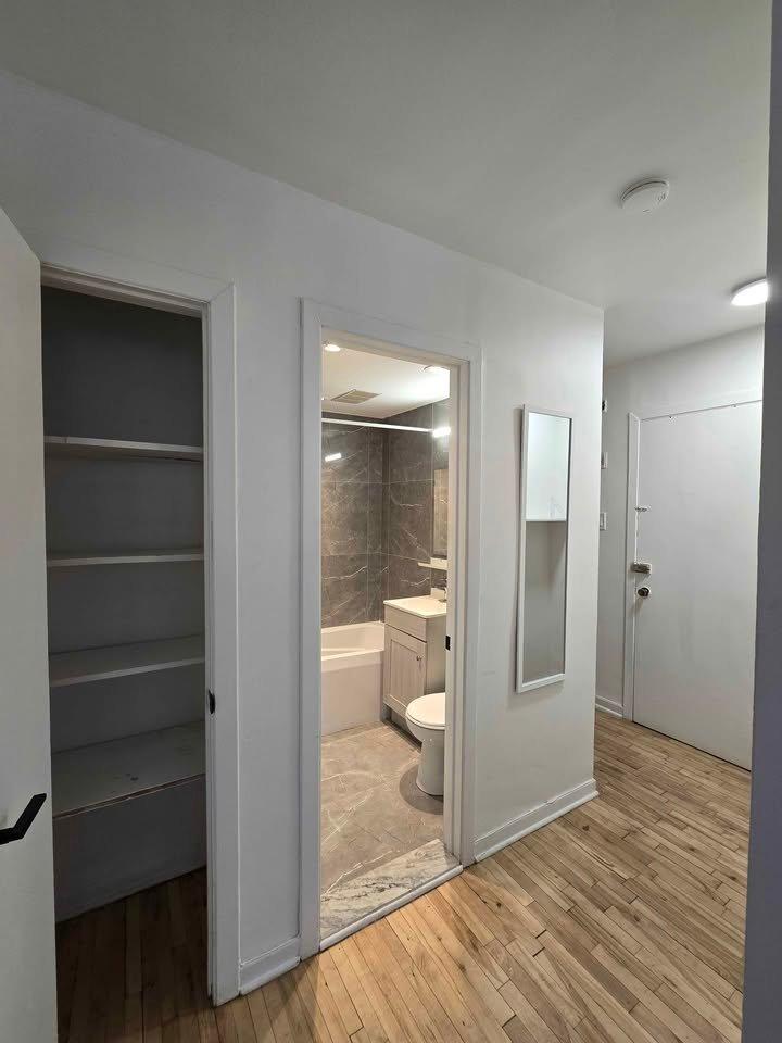 Salle de bains - 8-2530 Rue Sicard, Montréal (Mercier/Hochelaga-Maisonneuve), QC - Indoor