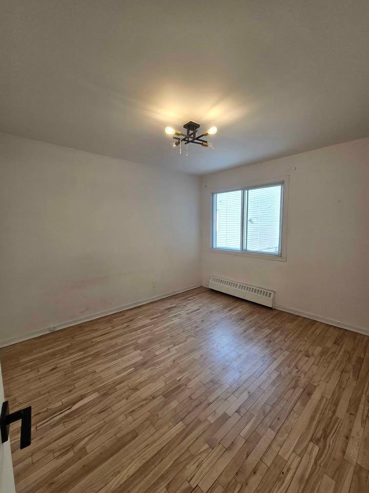 Chambre à coucher principale - 8-2530 Rue Sicard, Montréal (Mercier/Hochelaga-Maisonneuve), QC - Indoor Photo Showing Other Room