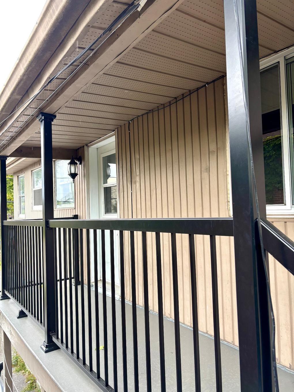 Exterior entrance - 167 - 167B 3E Avenue, L'Île-Perrot, QC - Outdoor With Exterior