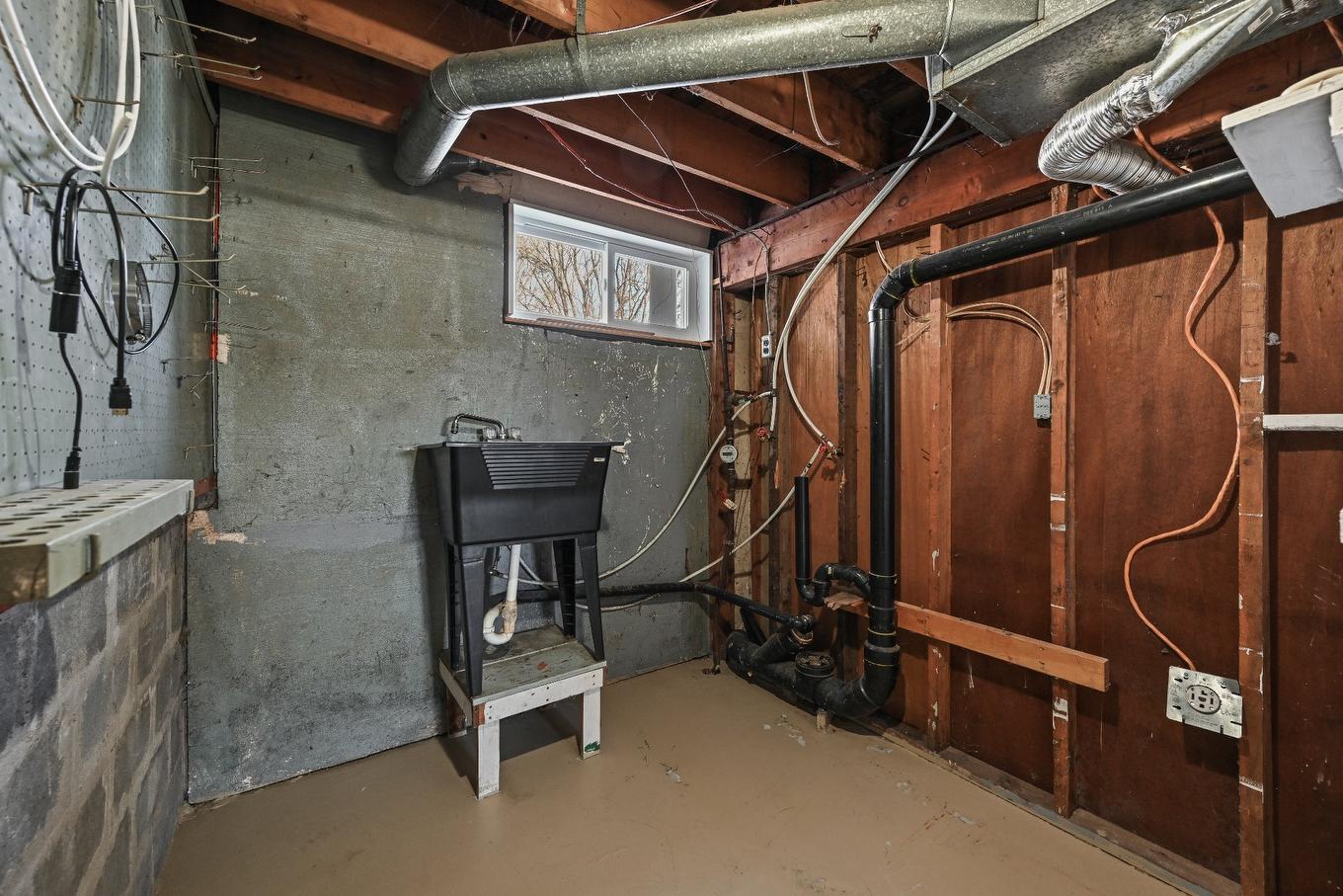 Workshop - 195 47E Rue O., Venise-En-Québec, QC - Indoor Photo Showing Basement