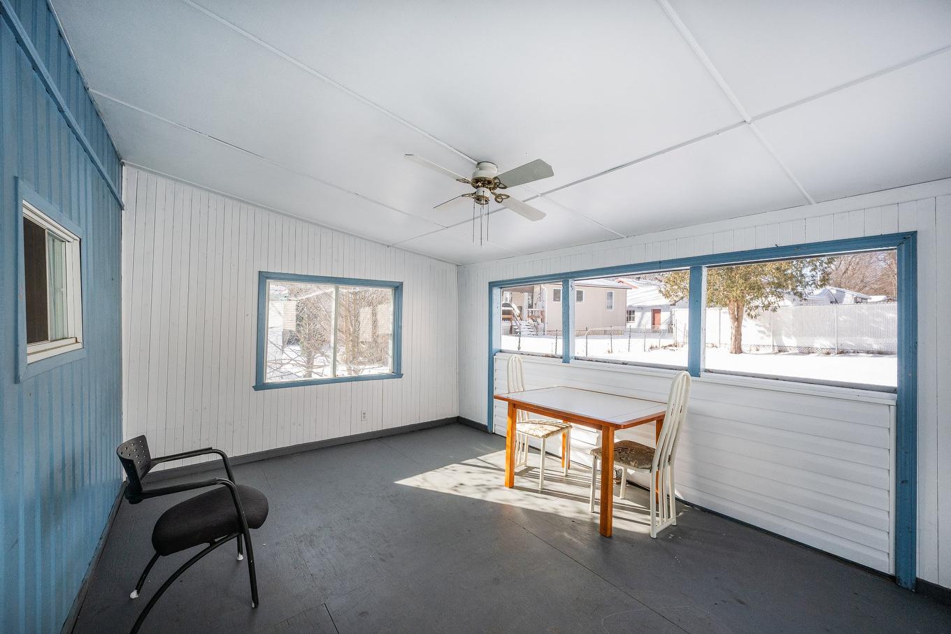 Garage - 195 47E Rue O., Venise-En-Québec, QC - Indoor Photo Showing Other Room