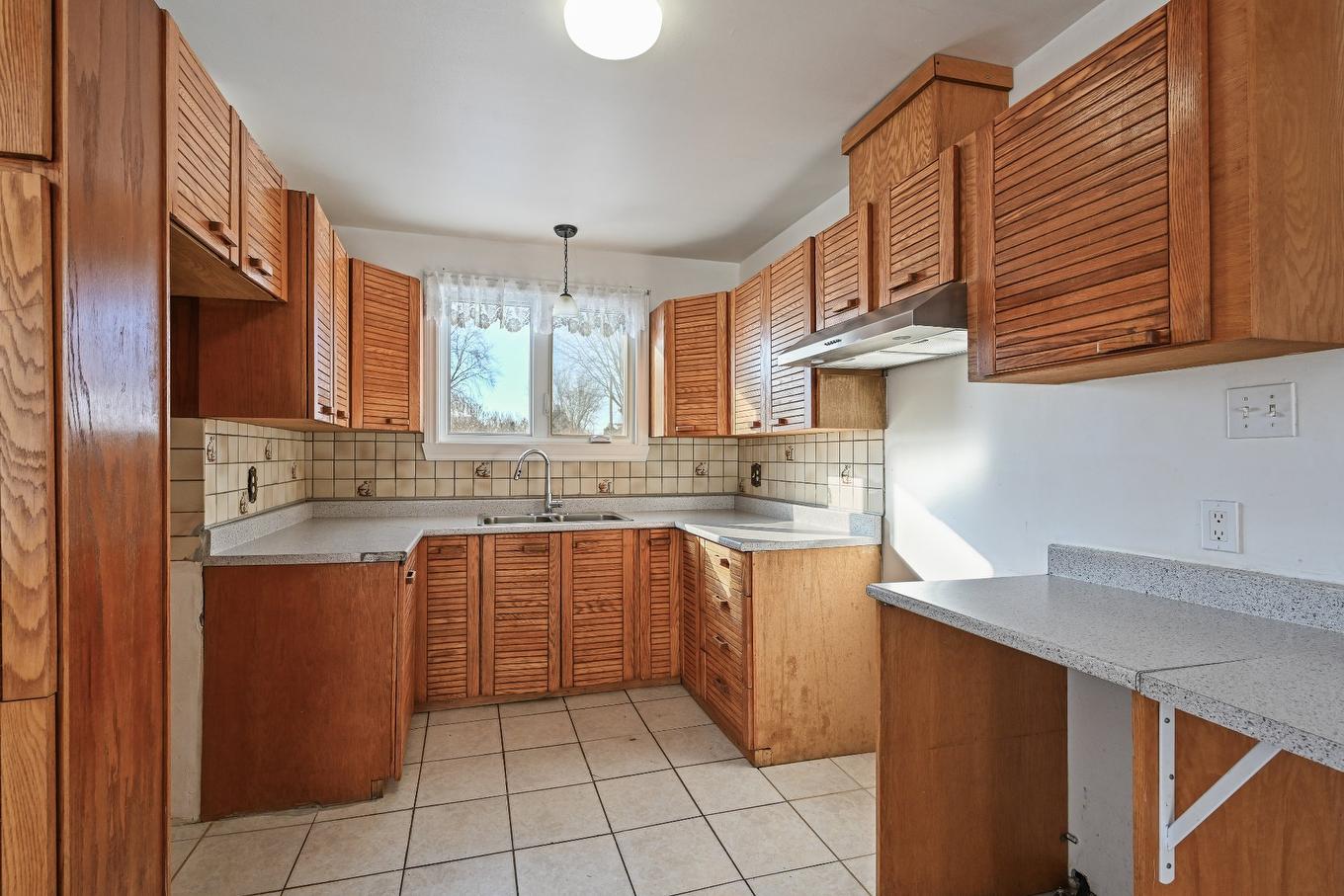 Kitchen - 195 47E Rue O., Venise-En-Québec, QC - Indoor Photo Showing Kitchen With Double Sink
