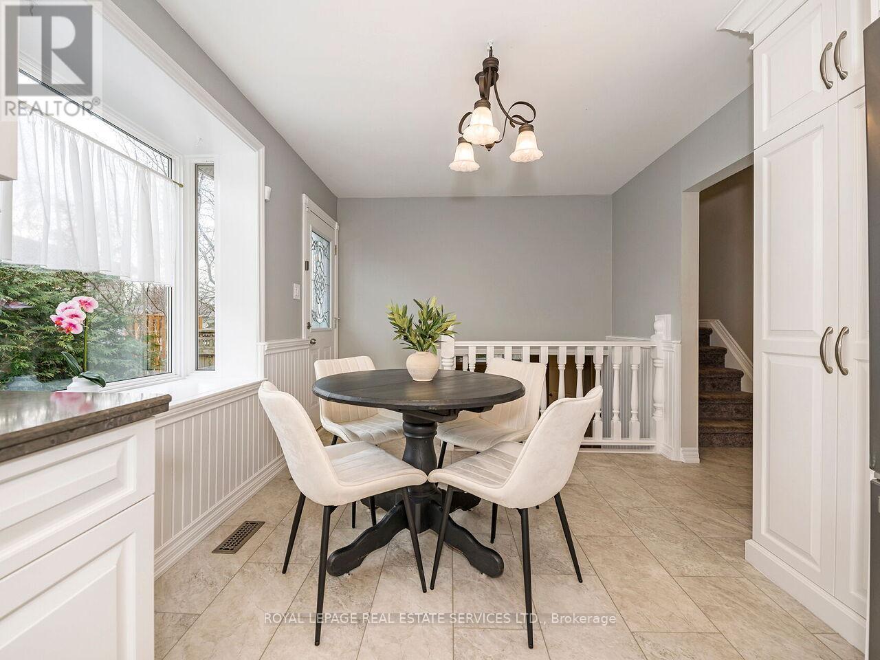 437 Highside Drive, Milton, ON - Indoor Photo Showing Dining Room