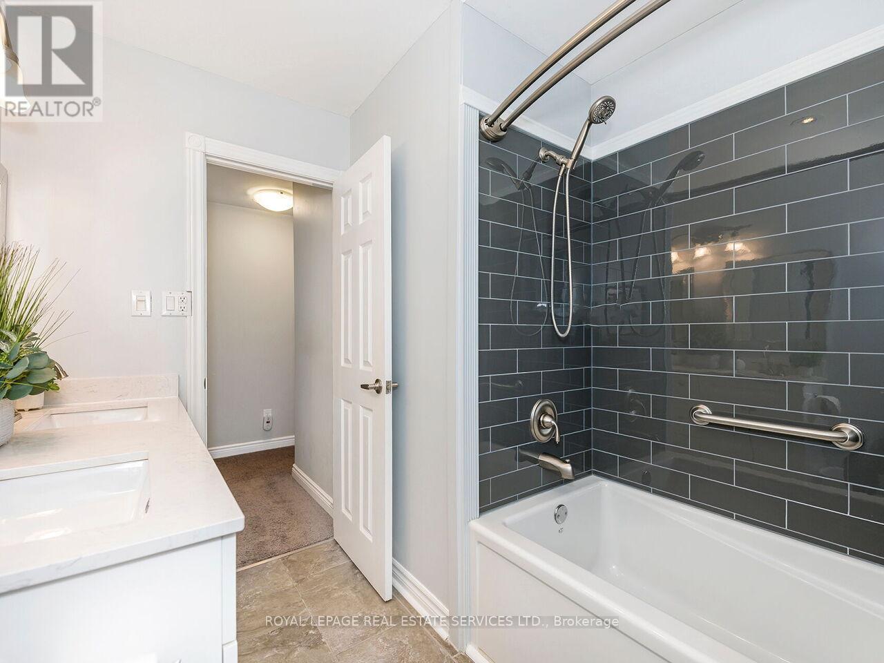 437 Highside Drive, Milton, ON - Indoor Photo Showing Bathroom