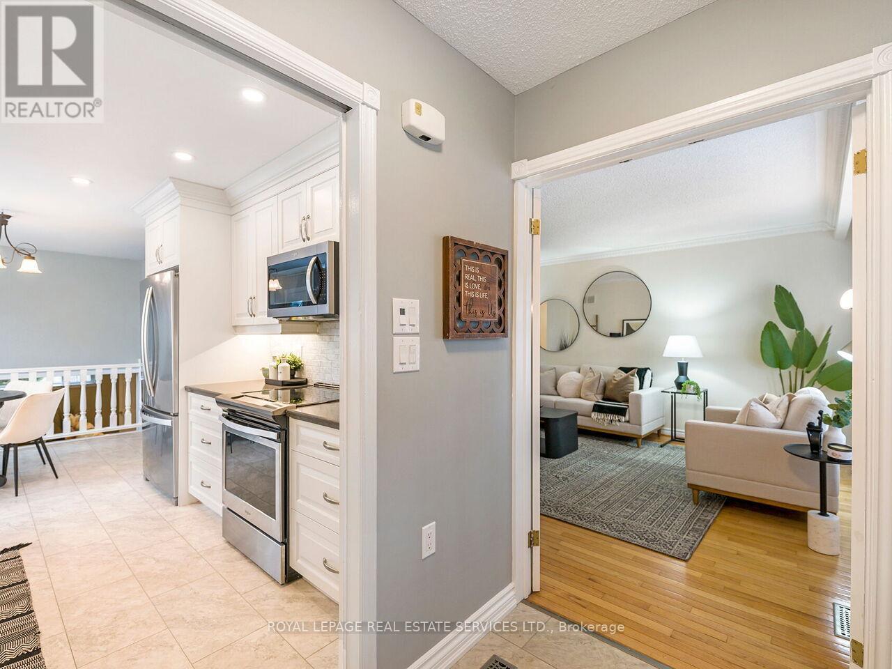 437 Highside Drive, Milton, ON - Indoor Photo Showing Kitchen