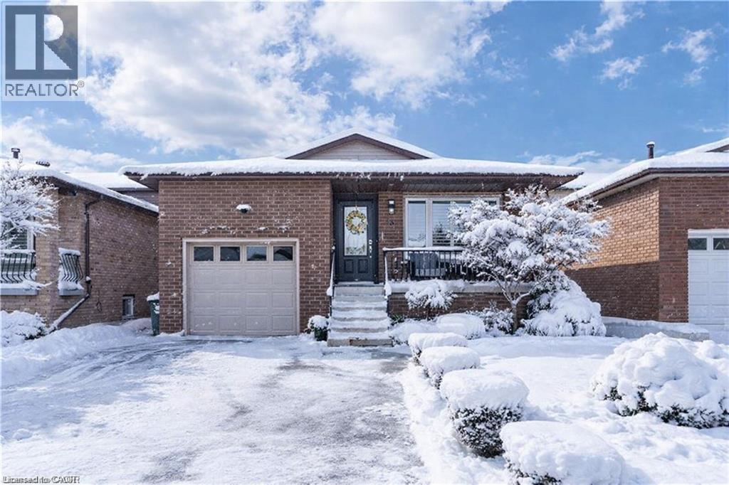 18 Charing Drive, Hamilton, ON - Outdoor