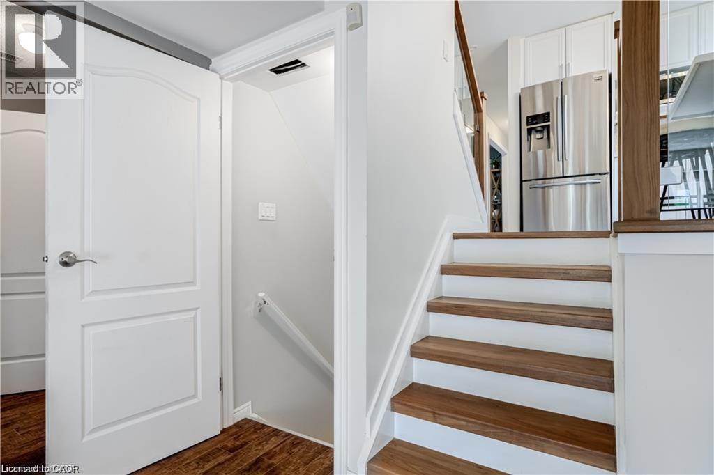 18 Charing Drive, Hamilton, ON - Indoor Photo Showing Other Room