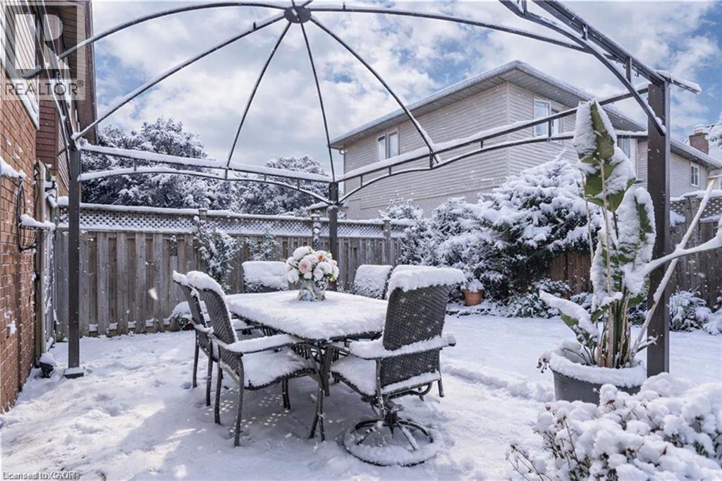 18 Charing Drive, Hamilton, ON - Outdoor