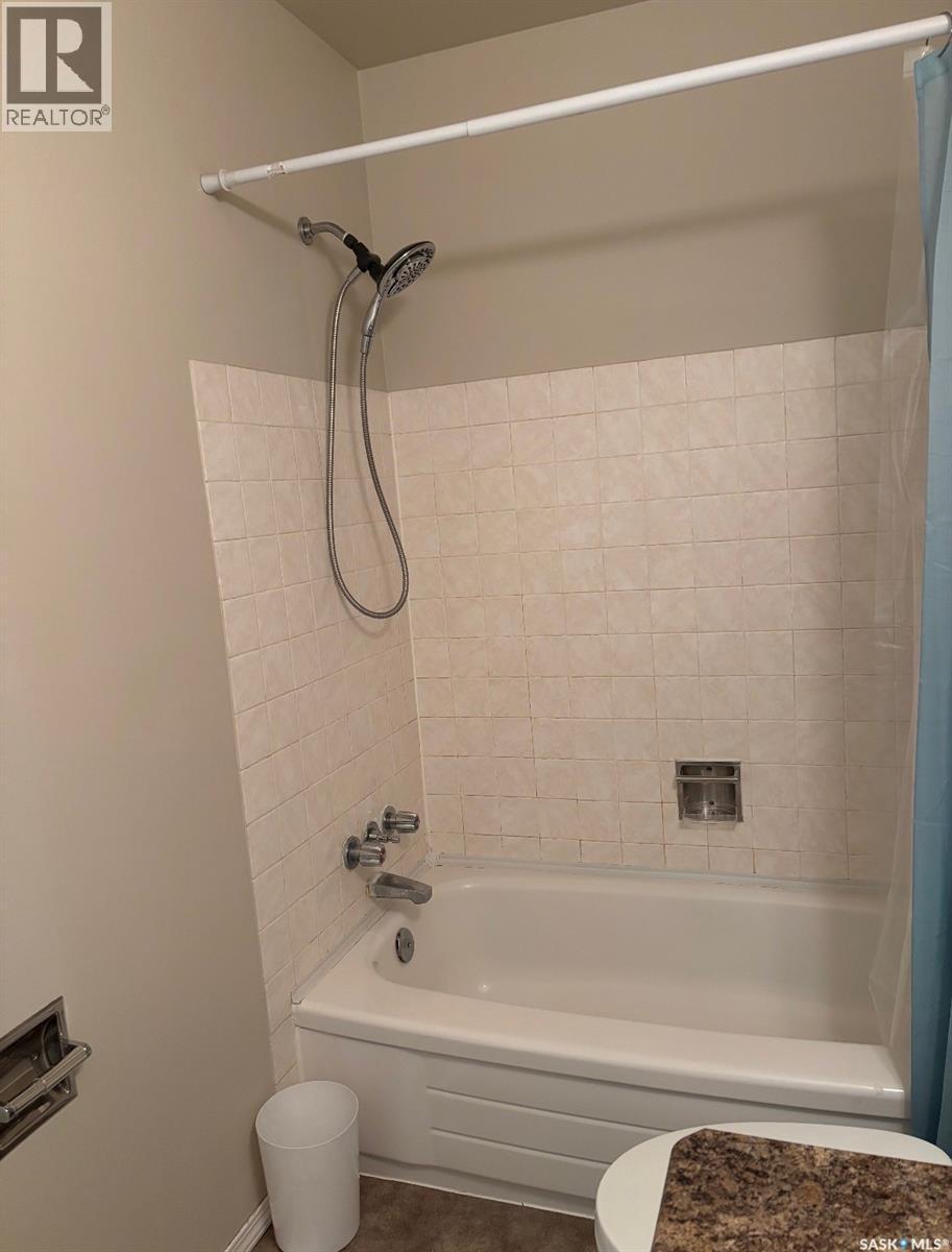 19 Hunt Crescent, Regina, SK - Indoor Photo Showing Bathroom