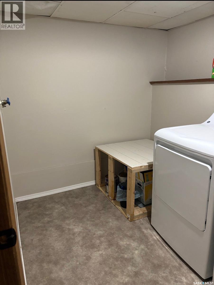 19 Hunt Crescent, Regina, SK - Indoor Photo Showing Laundry Room