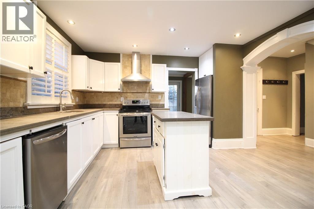 Kitchen - 1076 King Road, Burlington, ON - Indoor Photo Showing Kitchen