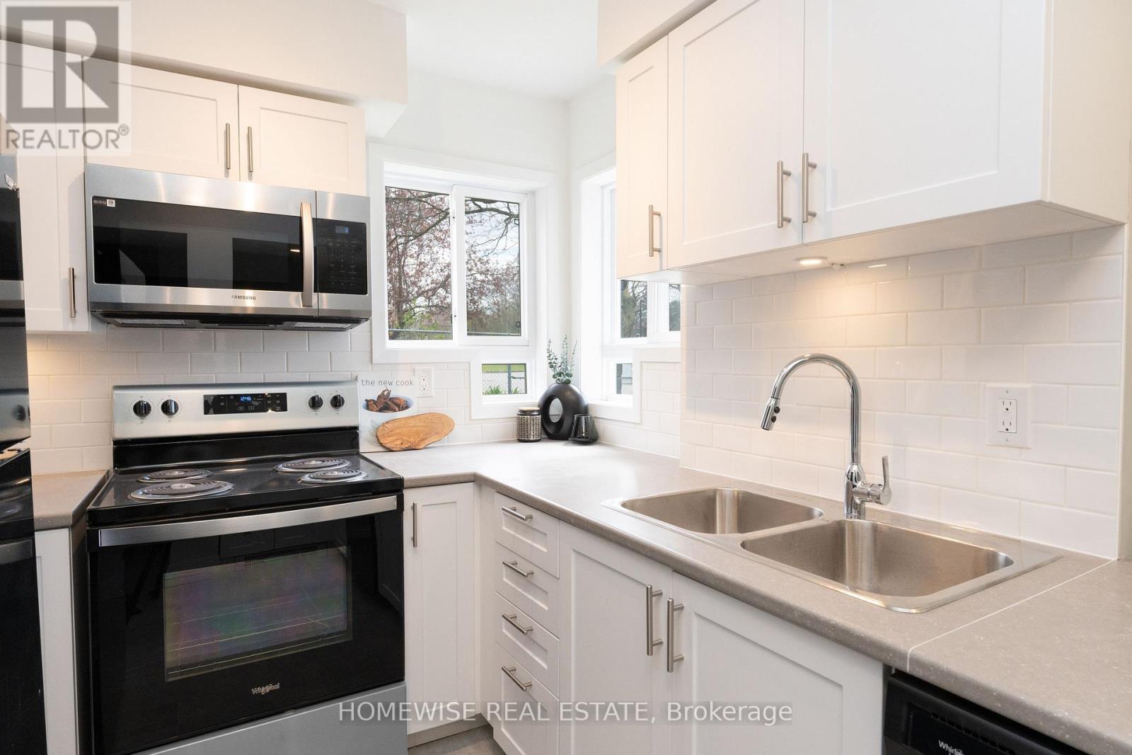 B7 - 240 Ormond Drive, Oshawa, ON - Indoor Photo Showing Kitchen With Double Sink