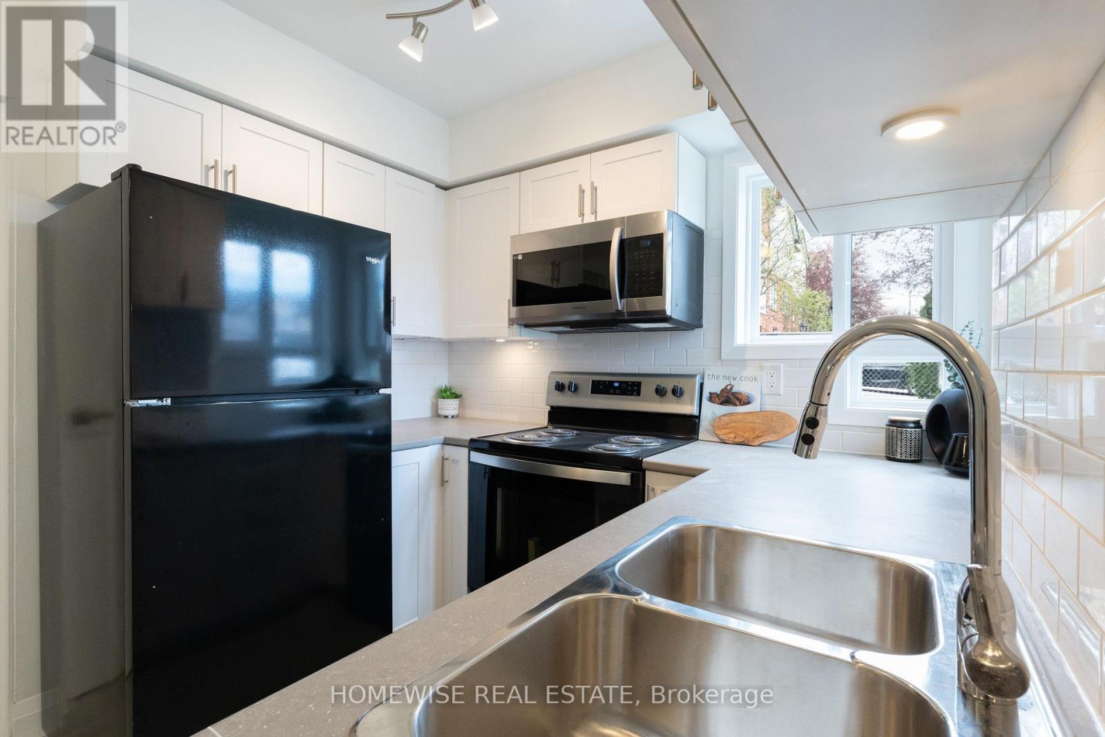 B7 - 240 Ormond Drive, Oshawa, ON - Indoor Photo Showing Kitchen With Double Sink