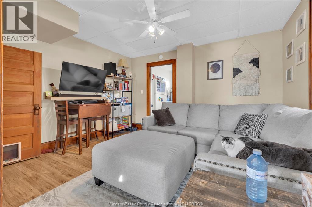 486-488 Cameron, Windsor, ON - Indoor Photo Showing Living Room