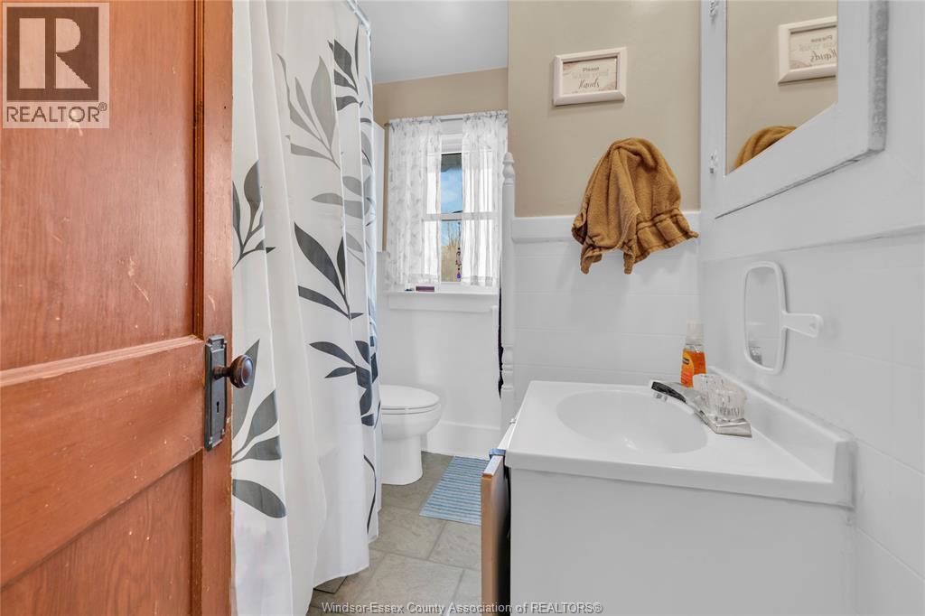 486-488 Cameron, Windsor, ON - Indoor Photo Showing Bathroom
