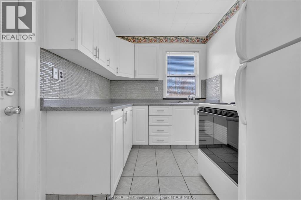 486-488 Cameron, Windsor, ON - Indoor Photo Showing Kitchen