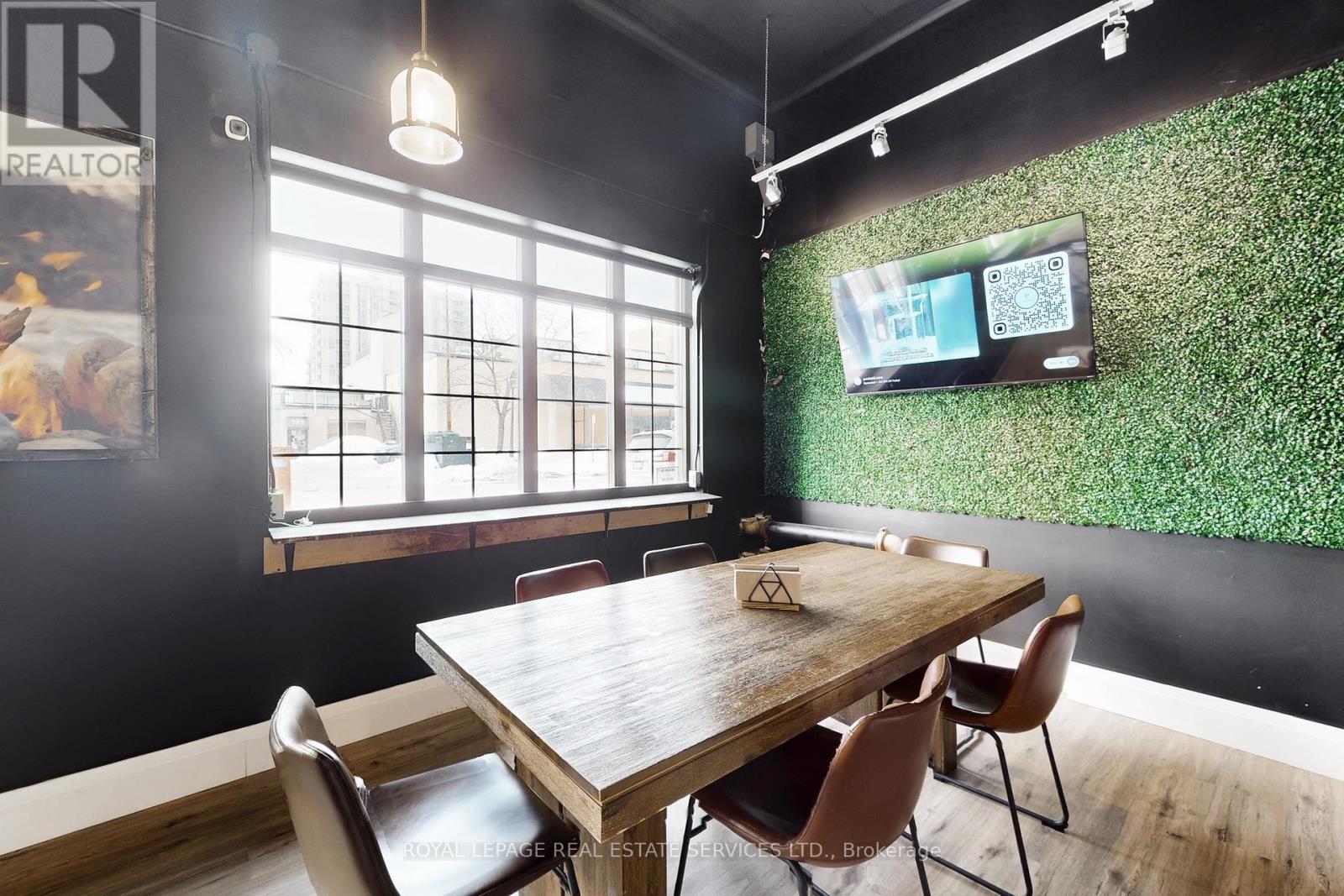 6 - 399 Elizabeth Street, Burlington, ON