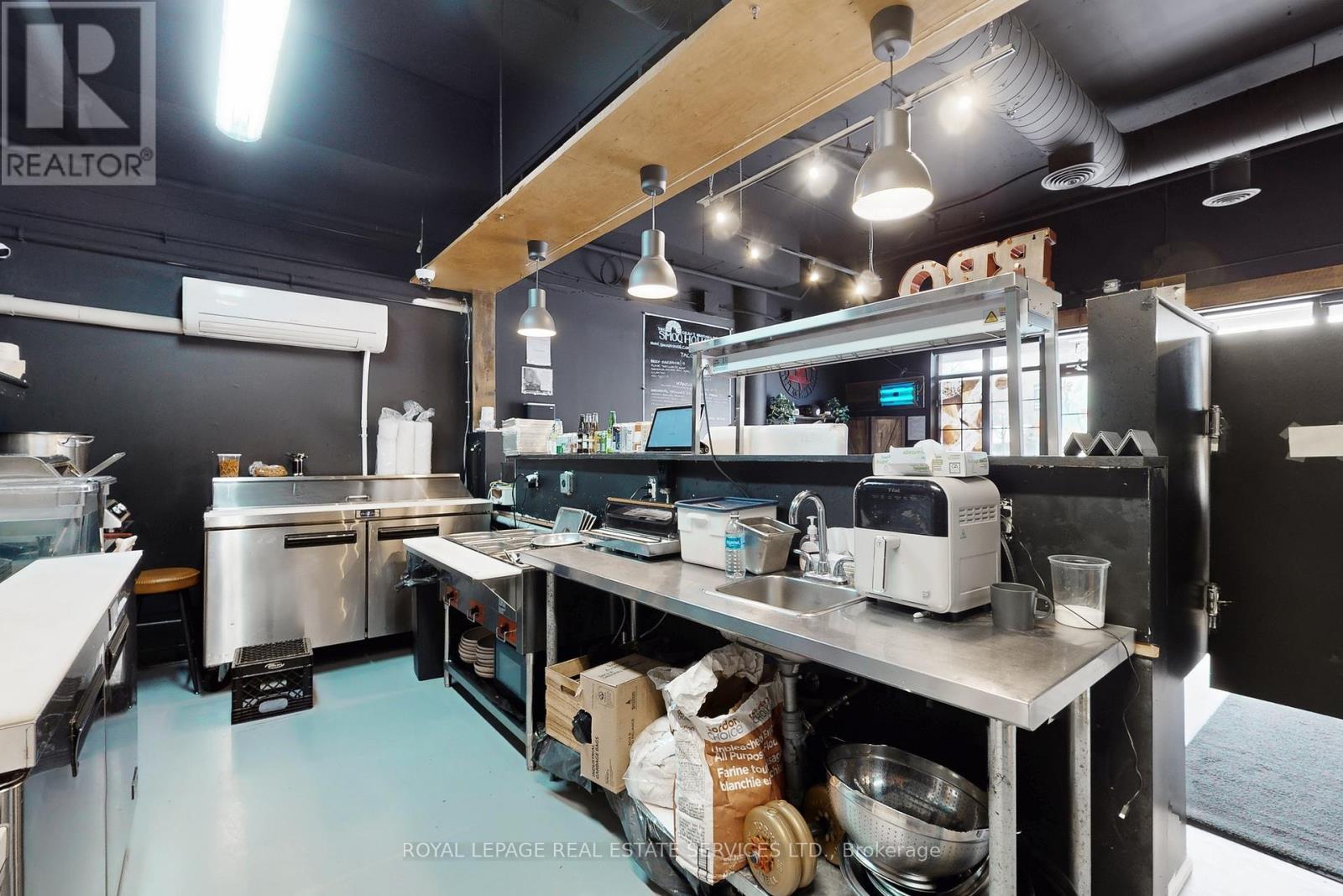 6 - 399 Elizabeth Street, Burlington, ON