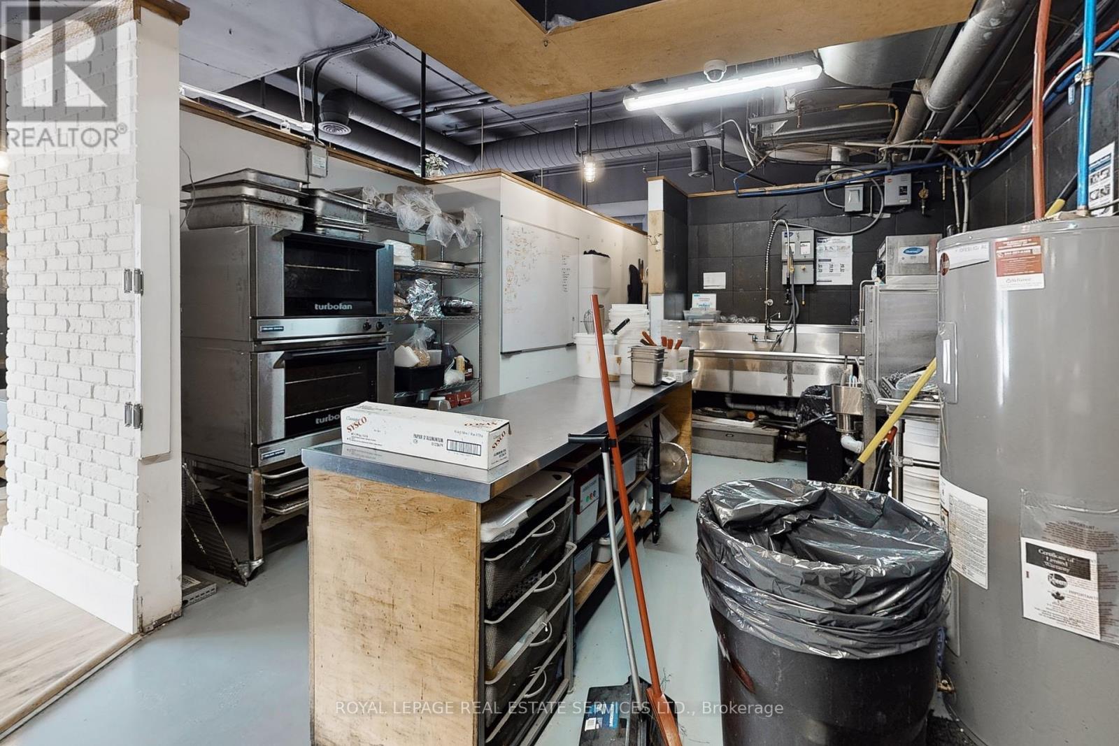6 - 399 Elizabeth Street, Burlington, ON