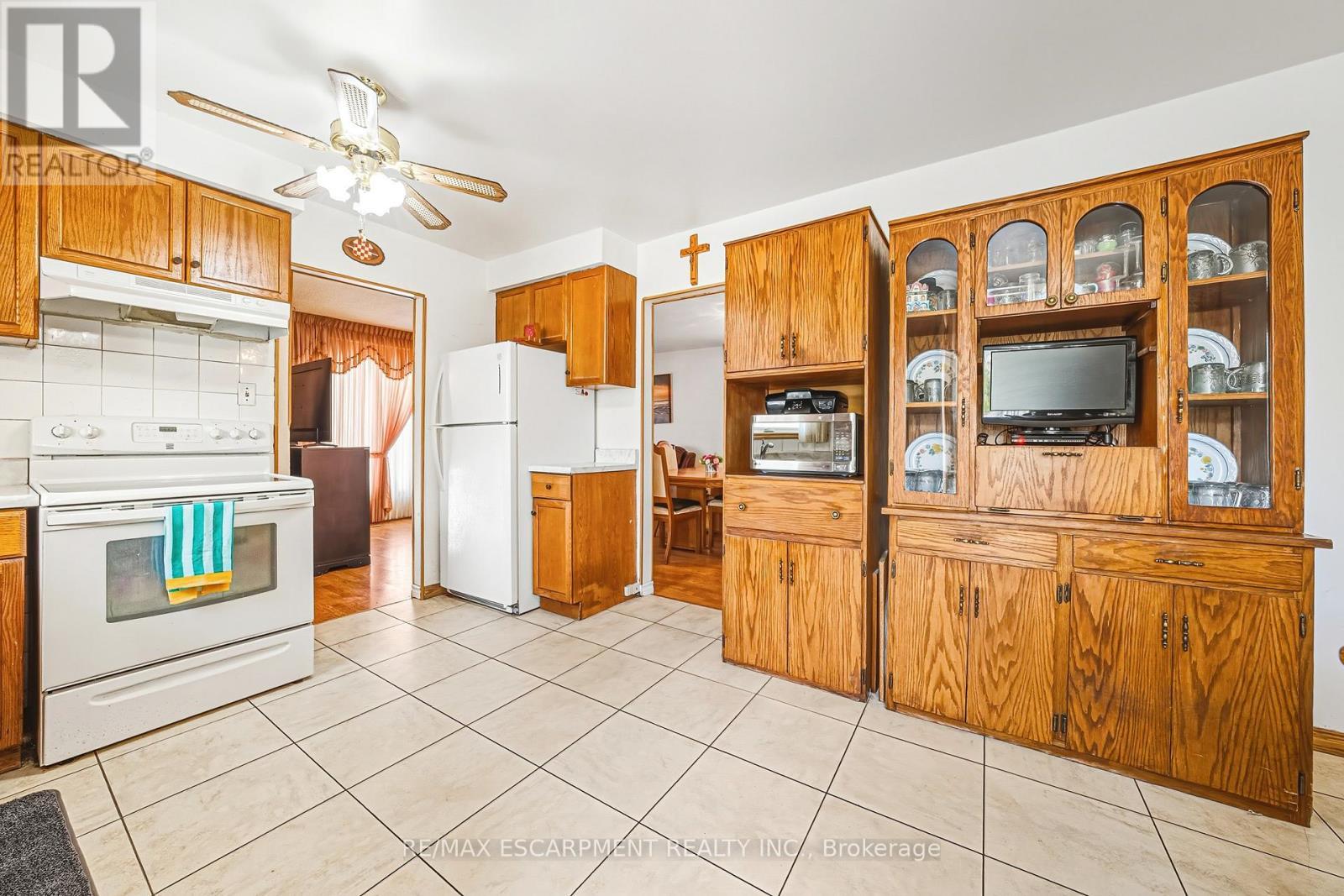 26 Quaker Crescent, Hamilton, ON - Indoor Photo Showing Kitchen